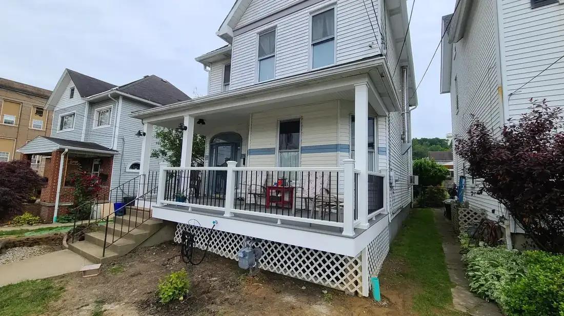 Front porch, side view — Oasis Custom Decks
